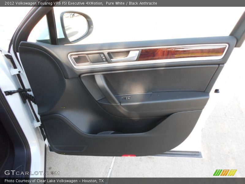 Pure White / Black Anthracite 2012 Volkswagen Touareg VR6 FSI Executive 4XMotion