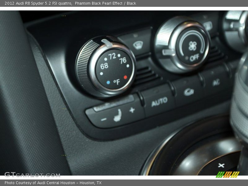 Controls of 2012 R8 Spyder 5.2 FSI quattro