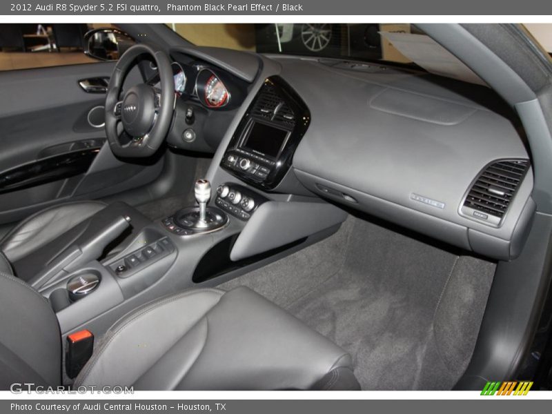 Dashboard of 2012 R8 Spyder 5.2 FSI quattro