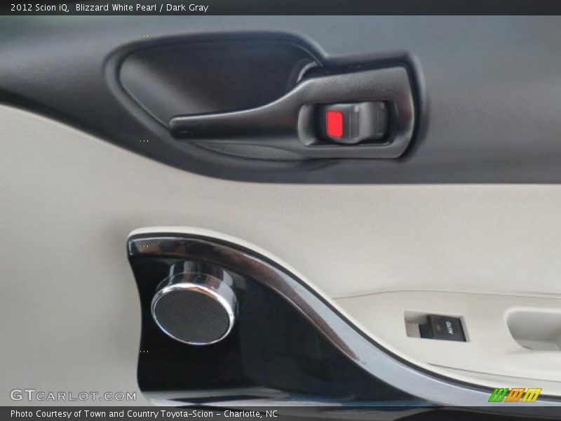 Blizzard White Pearl / Dark Gray 2012 Scion iQ
