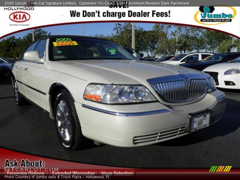 Cashmere Tri-Coat / Light Parchment/Medium Dark Parchment 2005 Lincoln Town Car Signature Limited