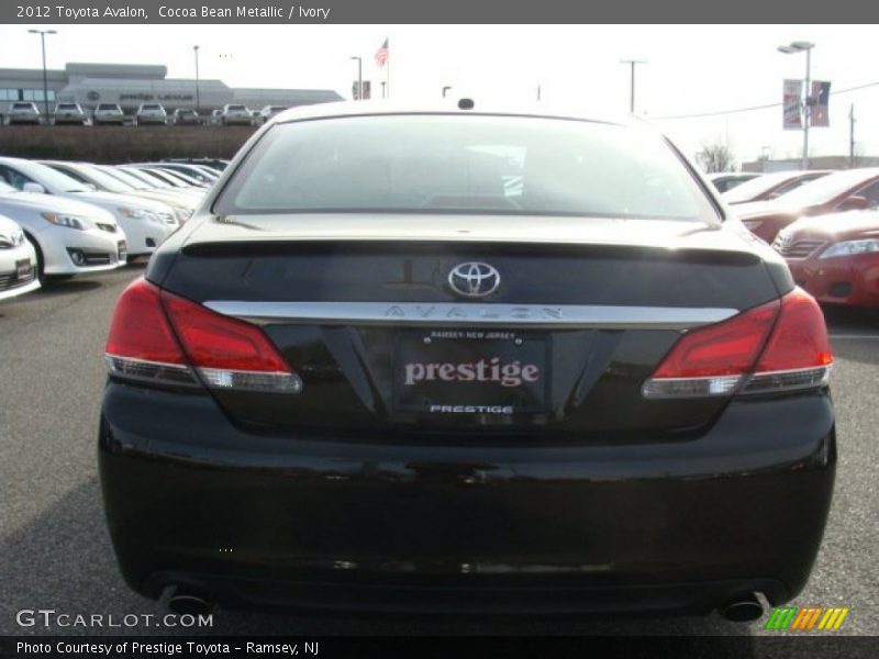 Cocoa Bean Metallic / Ivory 2012 Toyota Avalon