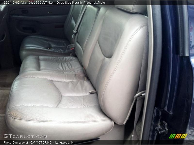 Deep Blue Metallic / Neutral/Shale 2004 GMC Yukon XL 1500 SLT 4x4