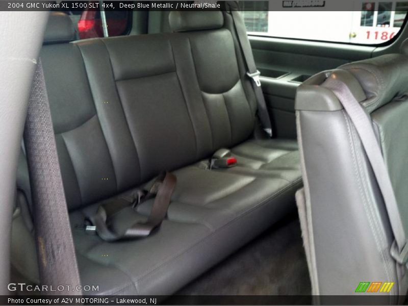 Deep Blue Metallic / Neutral/Shale 2004 GMC Yukon XL 1500 SLT 4x4