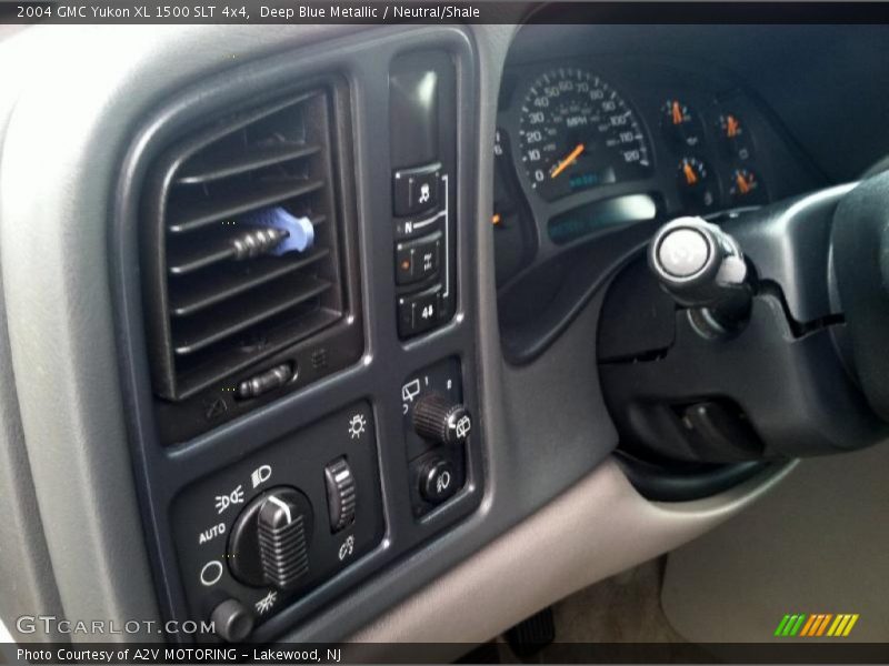 Deep Blue Metallic / Neutral/Shale 2004 GMC Yukon XL 1500 SLT 4x4
