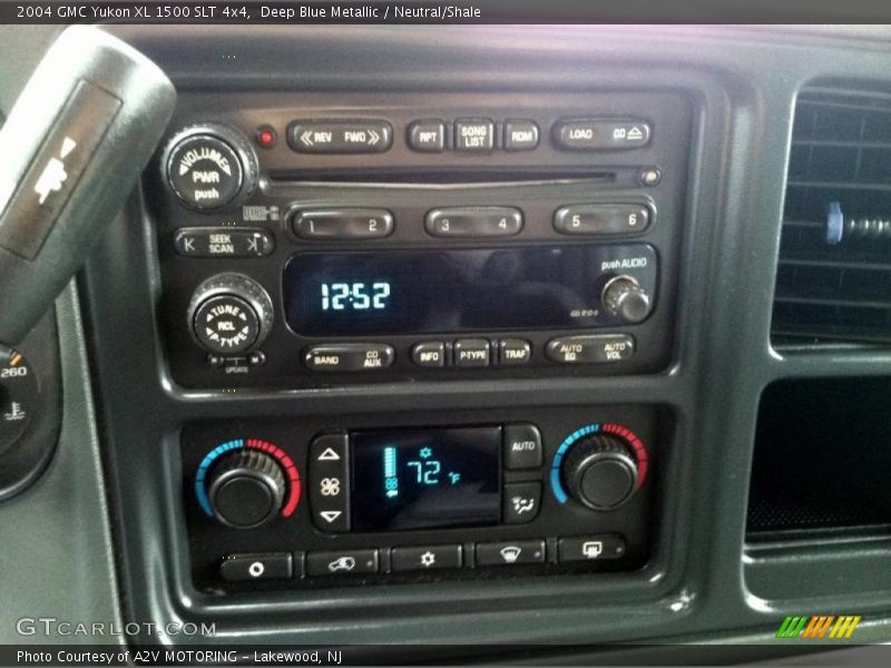 Deep Blue Metallic / Neutral/Shale 2004 GMC Yukon XL 1500 SLT 4x4