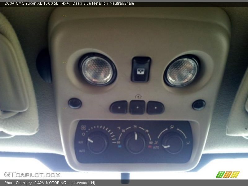 Deep Blue Metallic / Neutral/Shale 2004 GMC Yukon XL 1500 SLT 4x4