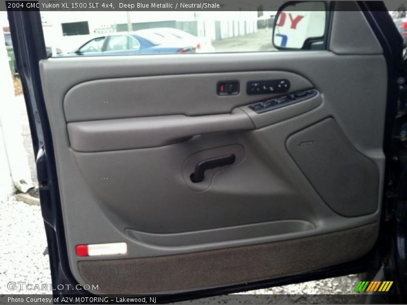 Deep Blue Metallic / Neutral/Shale 2004 GMC Yukon XL 1500 SLT 4x4