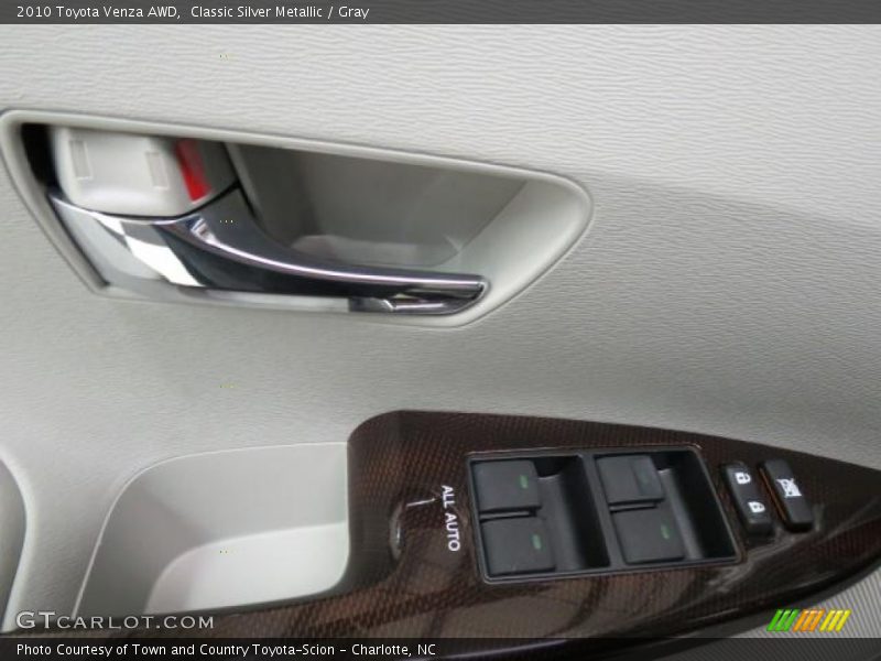 Classic Silver Metallic / Gray 2010 Toyota Venza AWD