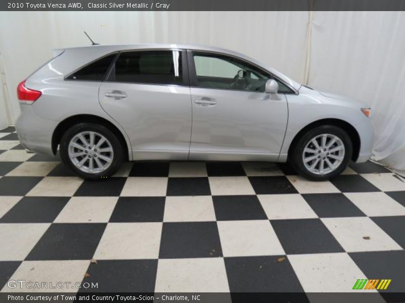 Classic Silver Metallic / Gray 2010 Toyota Venza AWD