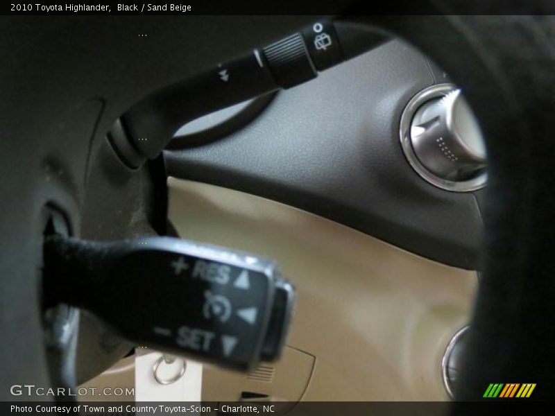 Black / Sand Beige 2010 Toyota Highlander
