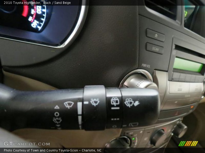 Black / Sand Beige 2010 Toyota Highlander