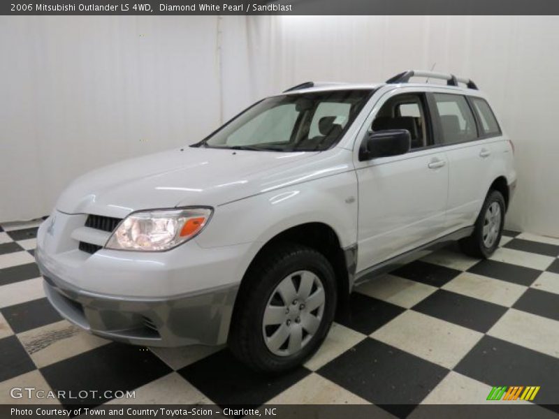 Diamond White Pearl / Sandblast 2006 Mitsubishi Outlander LS 4WD