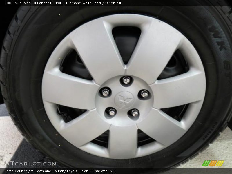 Diamond White Pearl / Sandblast 2006 Mitsubishi Outlander LS 4WD