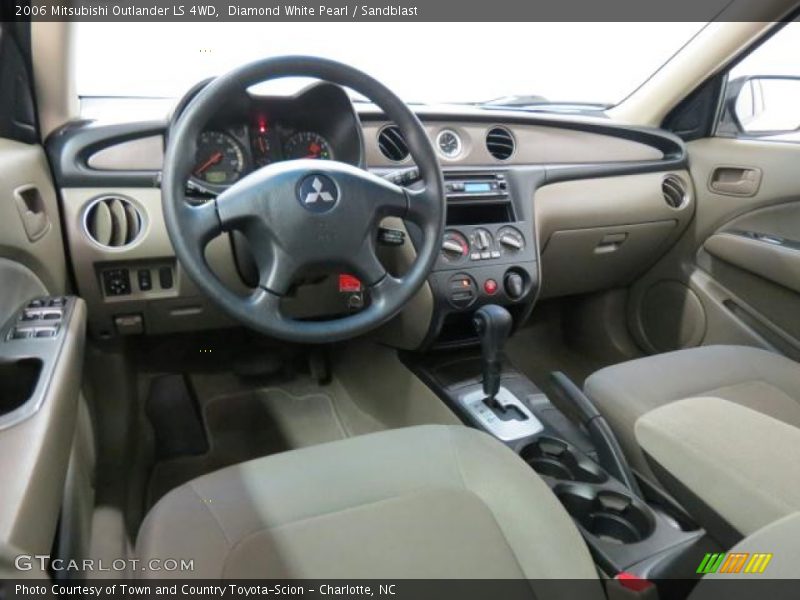 Diamond White Pearl / Sandblast 2006 Mitsubishi Outlander LS 4WD