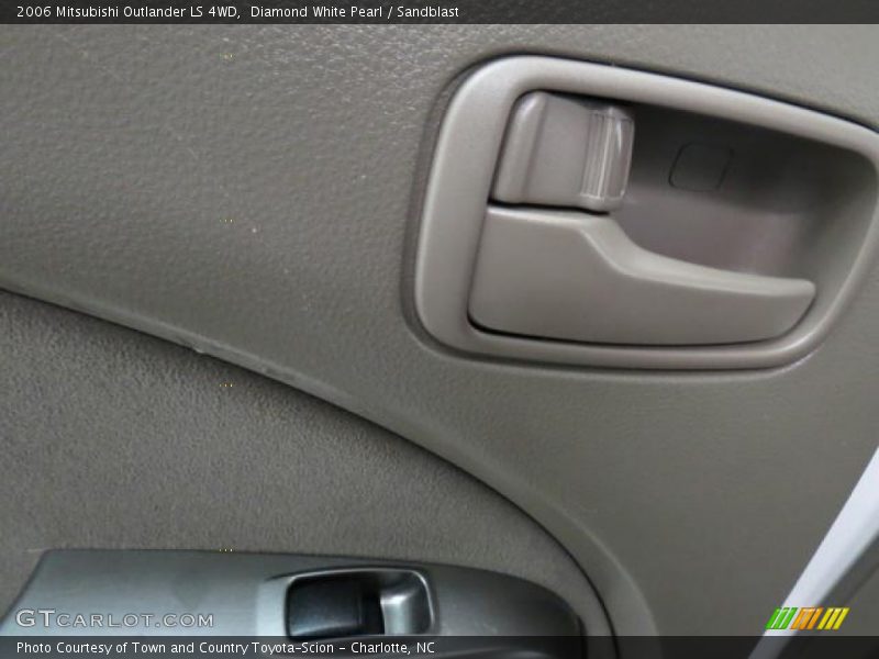 Diamond White Pearl / Sandblast 2006 Mitsubishi Outlander LS 4WD