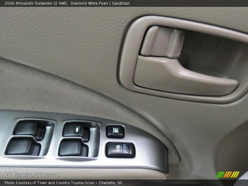 Diamond White Pearl / Sandblast 2006 Mitsubishi Outlander LS 4WD