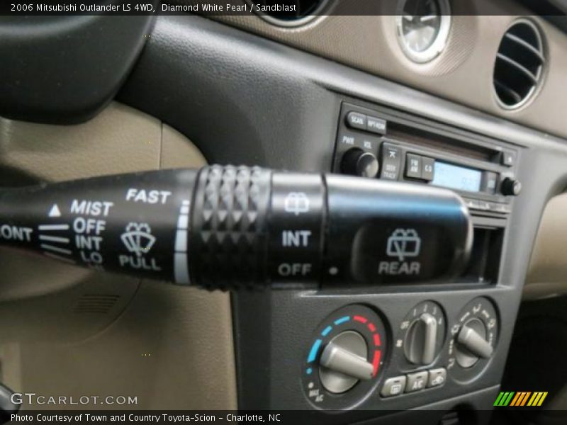 Diamond White Pearl / Sandblast 2006 Mitsubishi Outlander LS 4WD