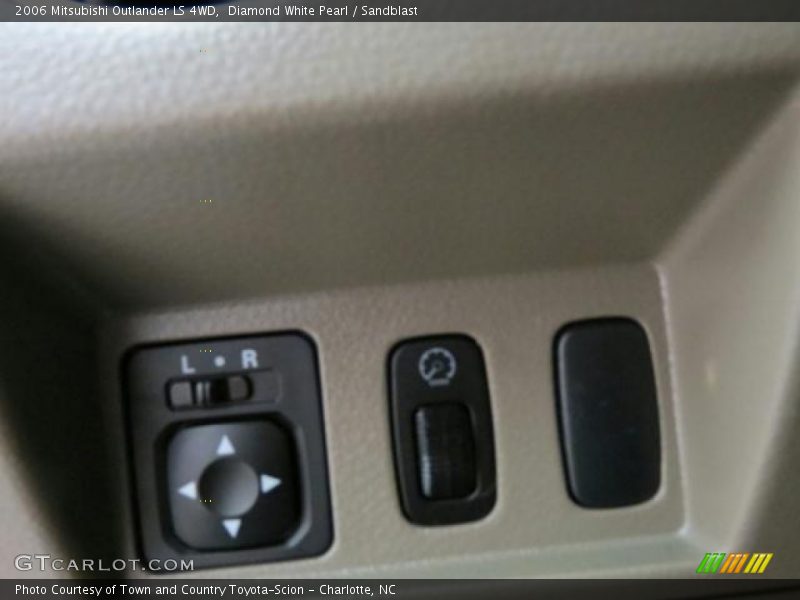 Diamond White Pearl / Sandblast 2006 Mitsubishi Outlander LS 4WD