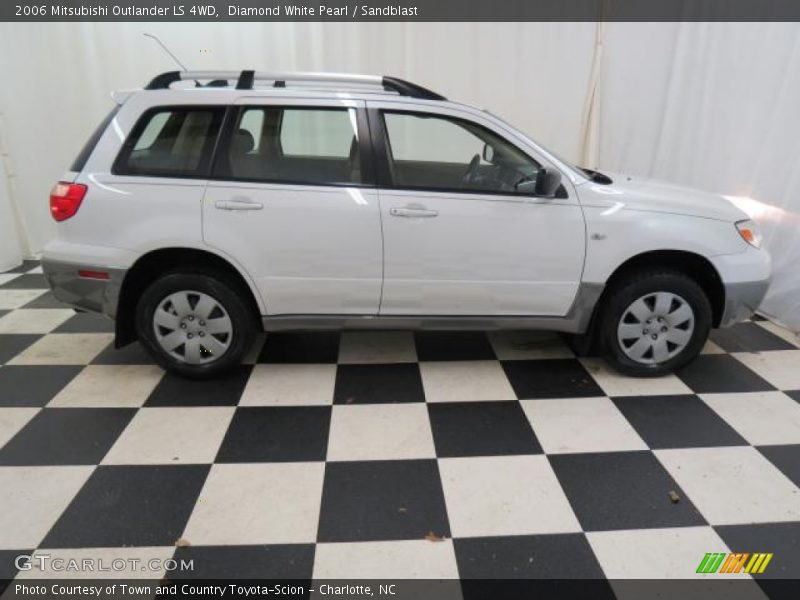 Diamond White Pearl / Sandblast 2006 Mitsubishi Outlander LS 4WD
