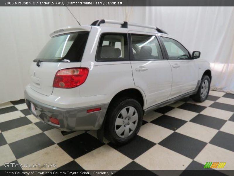 Diamond White Pearl / Sandblast 2006 Mitsubishi Outlander LS 4WD