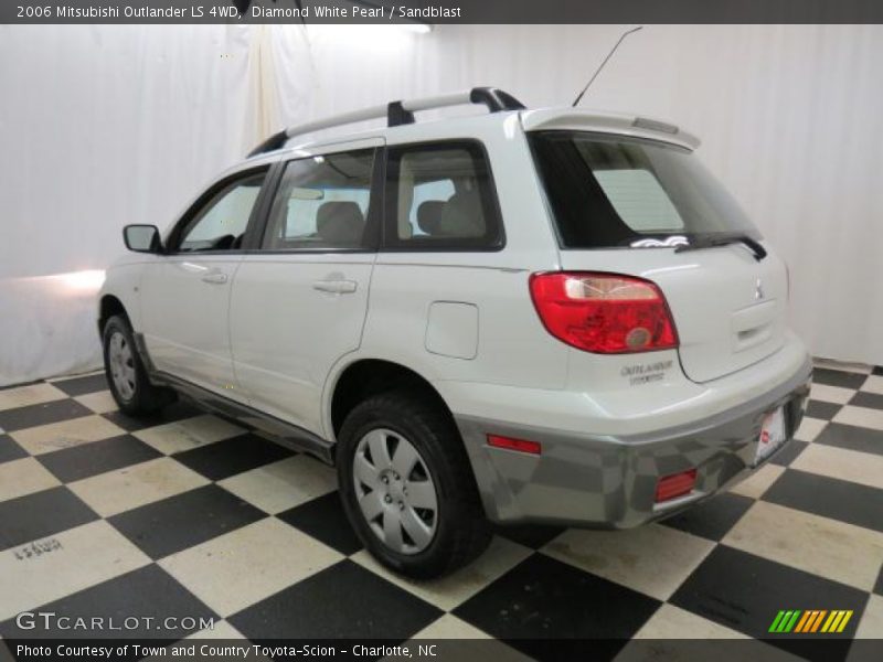 Diamond White Pearl / Sandblast 2006 Mitsubishi Outlander LS 4WD
