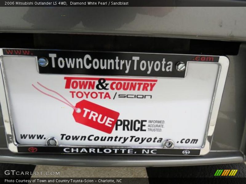 Diamond White Pearl / Sandblast 2006 Mitsubishi Outlander LS 4WD