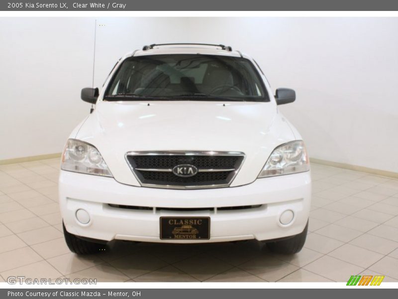 Clear White / Gray 2005 Kia Sorento LX