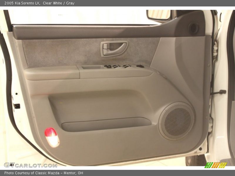 Clear White / Gray 2005 Kia Sorento LX
