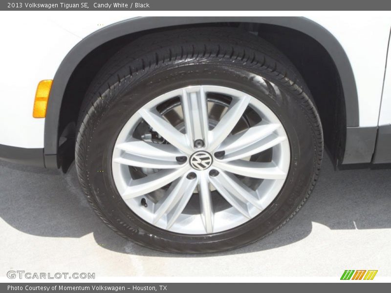 Candy White / Black 2013 Volkswagen Tiguan SE