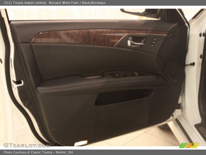 Blizzard White Pearl / Black/Bordeaux 2011 Toyota Avalon Limited