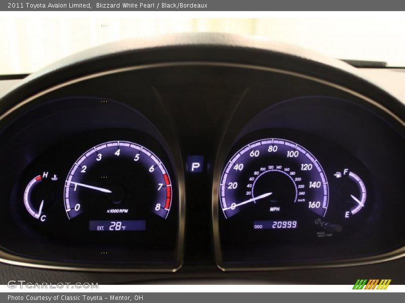 Blizzard White Pearl / Black/Bordeaux 2011 Toyota Avalon Limited