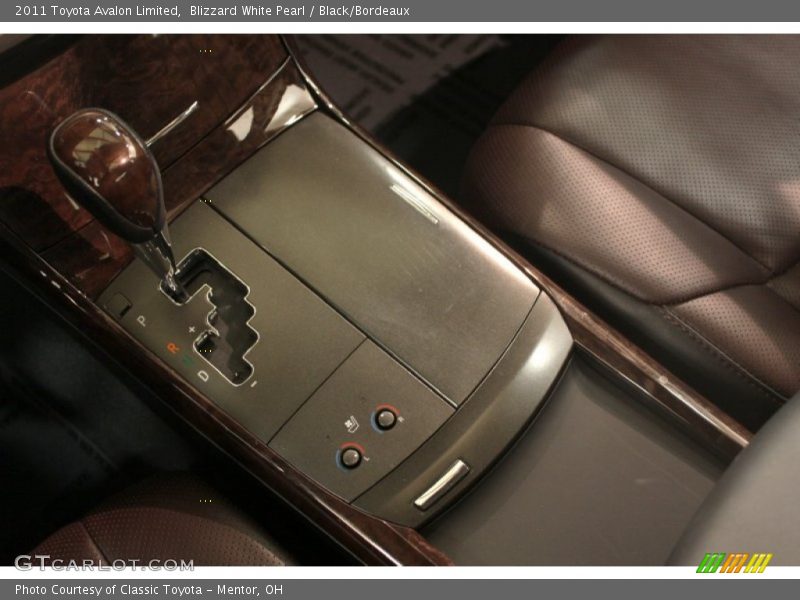 Blizzard White Pearl / Black/Bordeaux 2011 Toyota Avalon Limited