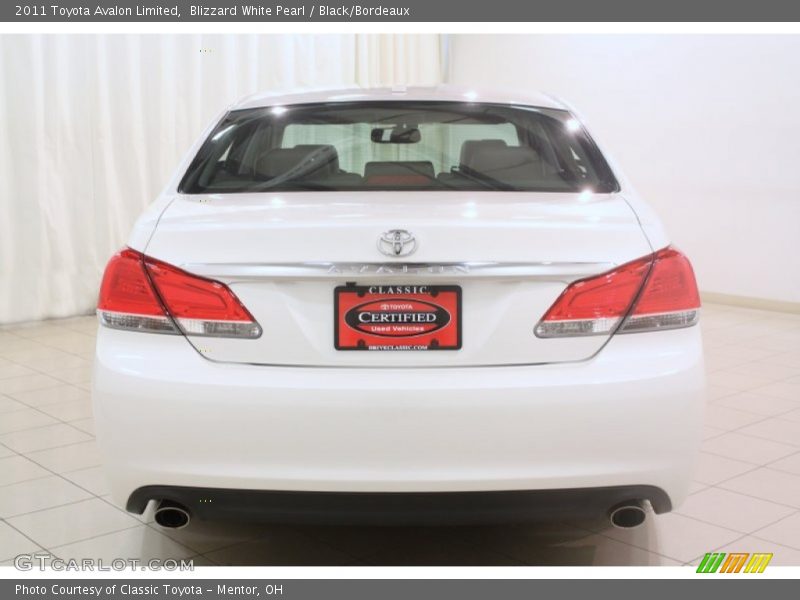 Blizzard White Pearl / Black/Bordeaux 2011 Toyota Avalon Limited