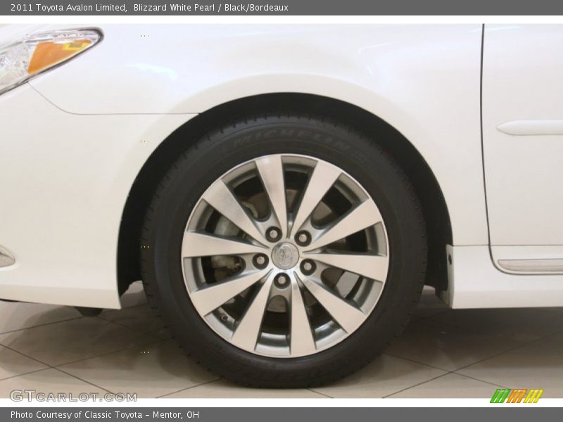 Blizzard White Pearl / Black/Bordeaux 2011 Toyota Avalon Limited