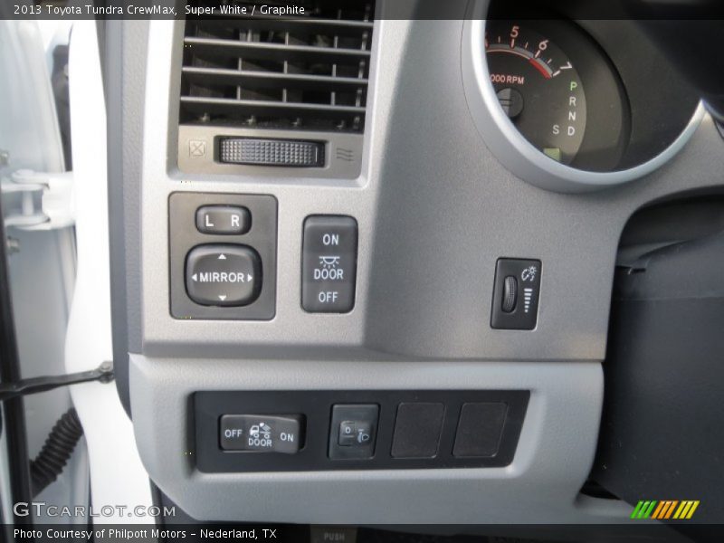 Super White / Graphite 2013 Toyota Tundra CrewMax
