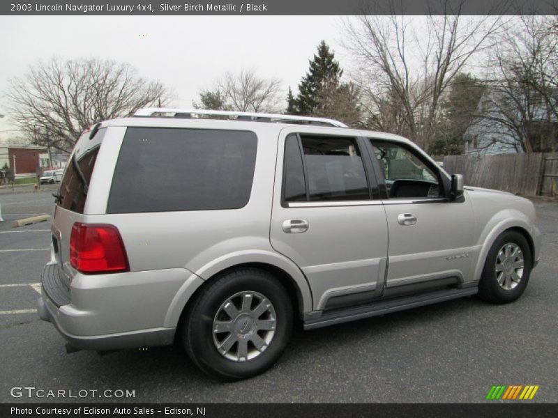 Silver Birch Metallic / Black 2003 Lincoln Navigator Luxury 4x4