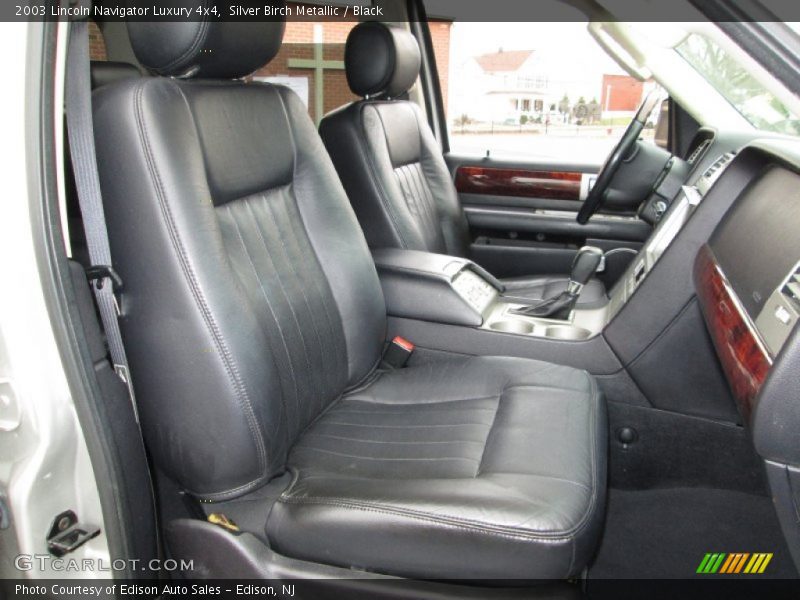 Silver Birch Metallic / Black 2003 Lincoln Navigator Luxury 4x4