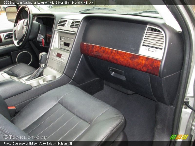 Silver Birch Metallic / Black 2003 Lincoln Navigator Luxury 4x4