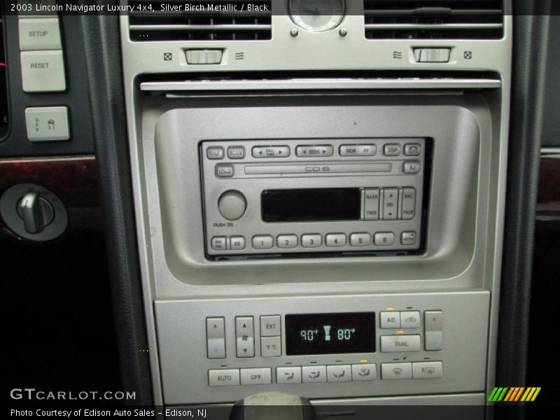 Silver Birch Metallic / Black 2003 Lincoln Navigator Luxury 4x4