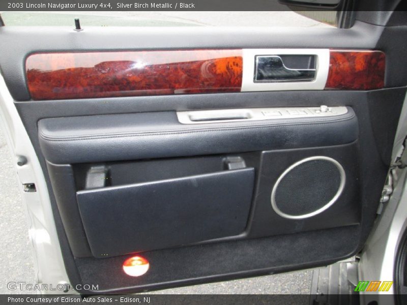 Silver Birch Metallic / Black 2003 Lincoln Navigator Luxury 4x4