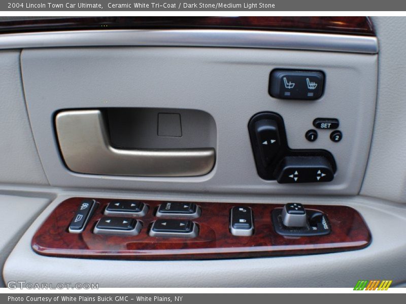 Controls of 2004 Town Car Ultimate