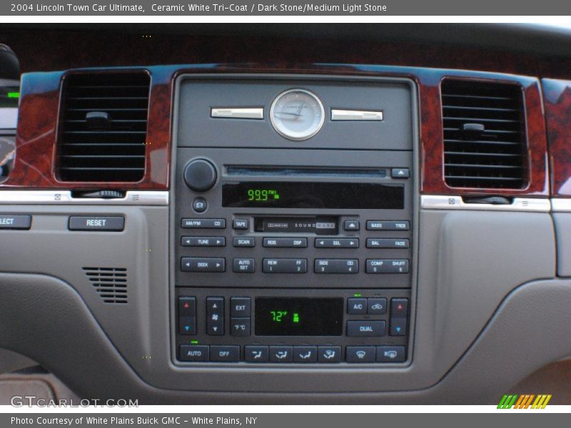 Controls of 2004 Town Car Ultimate
