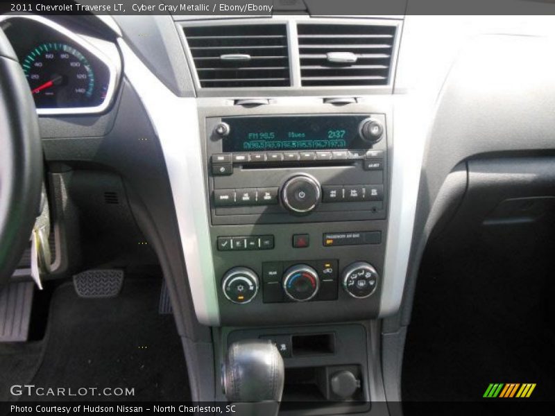 Cyber Gray Metallic / Ebony/Ebony 2011 Chevrolet Traverse LT