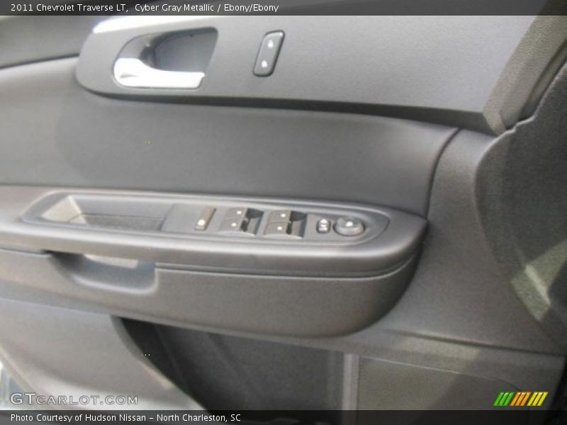 Cyber Gray Metallic / Ebony/Ebony 2011 Chevrolet Traverse LT