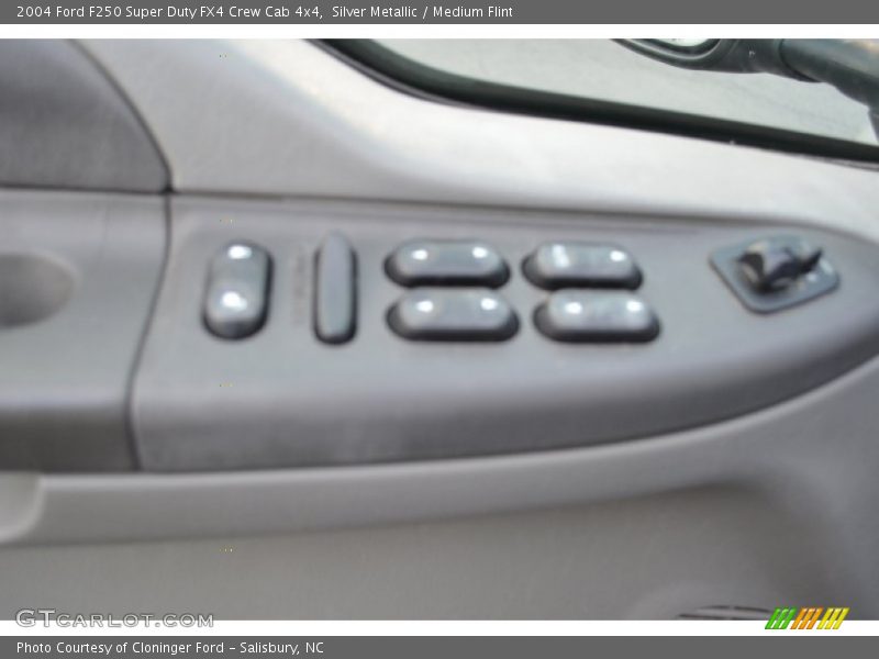 Silver Metallic / Medium Flint 2004 Ford F250 Super Duty FX4 Crew Cab 4x4
