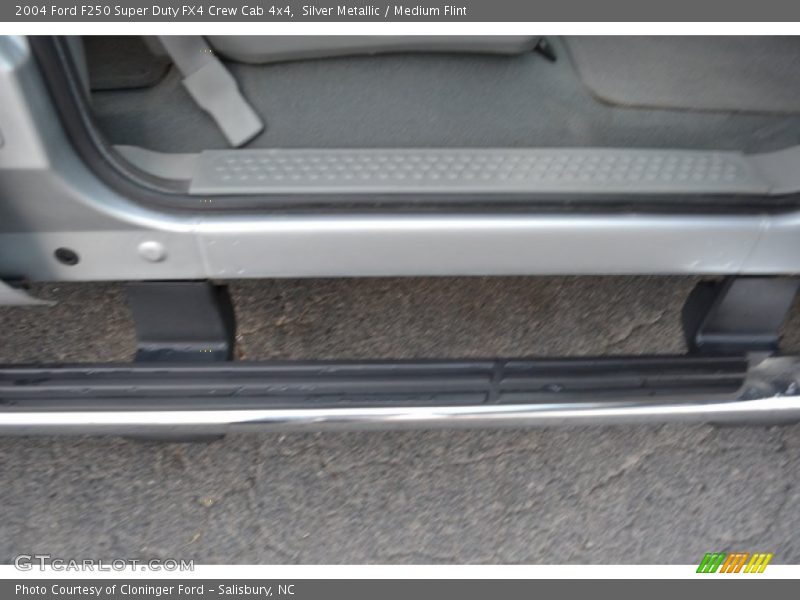 Silver Metallic / Medium Flint 2004 Ford F250 Super Duty FX4 Crew Cab 4x4