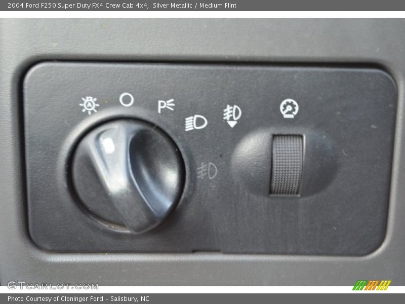 Silver Metallic / Medium Flint 2004 Ford F250 Super Duty FX4 Crew Cab 4x4