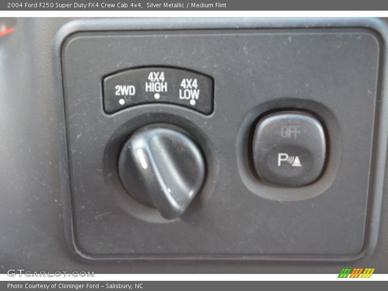 Silver Metallic / Medium Flint 2004 Ford F250 Super Duty FX4 Crew Cab 4x4