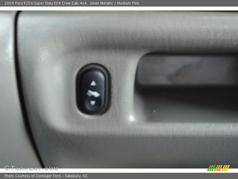 Silver Metallic / Medium Flint 2004 Ford F250 Super Duty FX4 Crew Cab 4x4